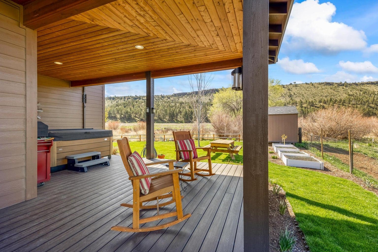 Photo of 561 SE Stearns Road 33 of 46