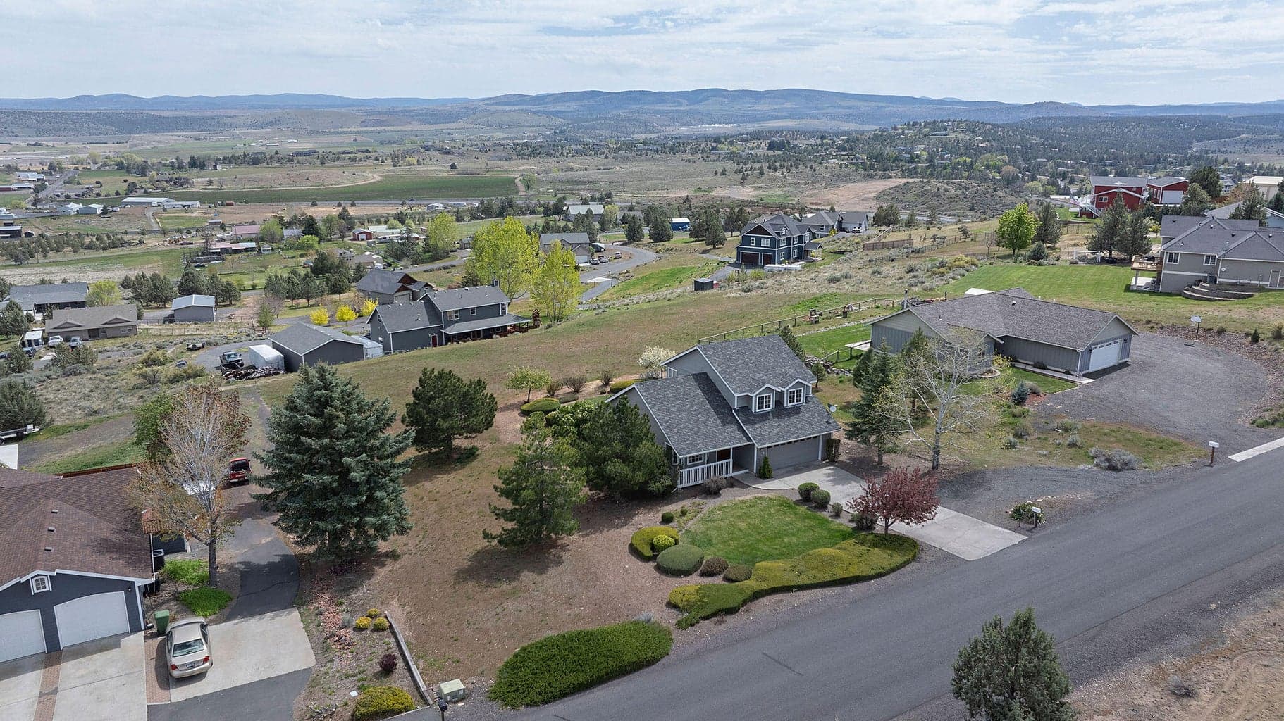 Photo of 1917 NE Squire Drive 31 of 35