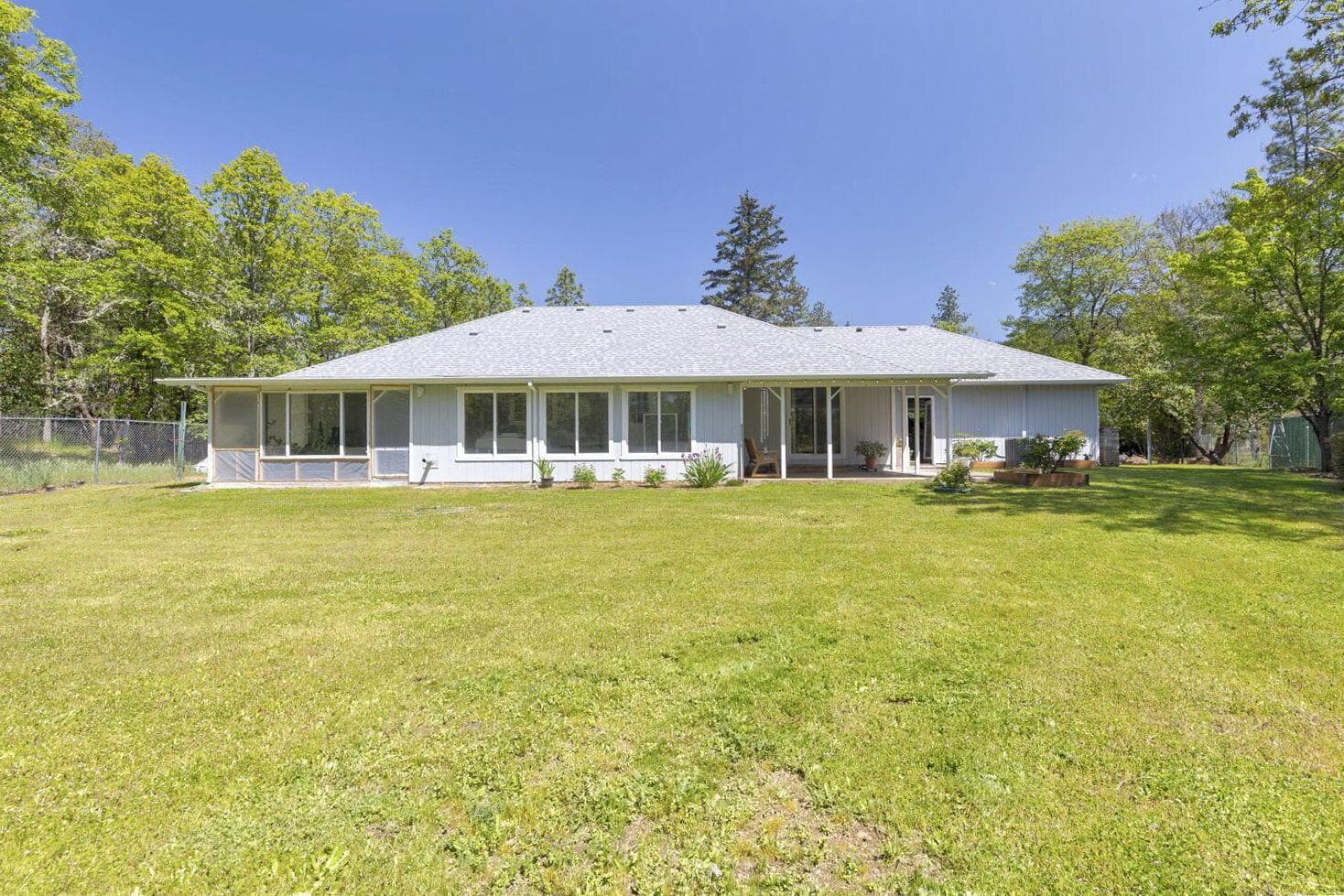 Photo of 190 Spring Oak 2 of 34
