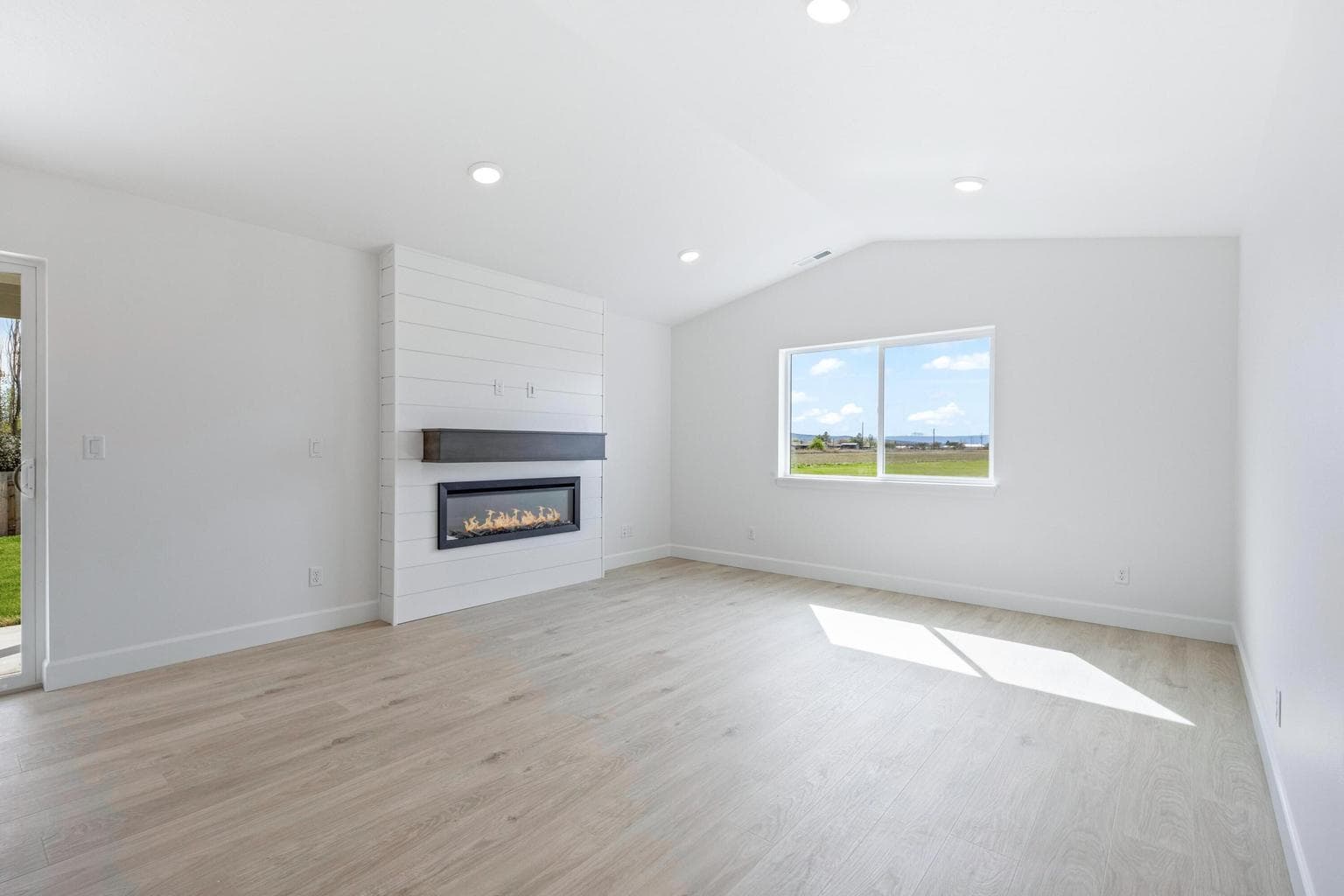 Photo of 1050 NW Fairway Road 9 of 29