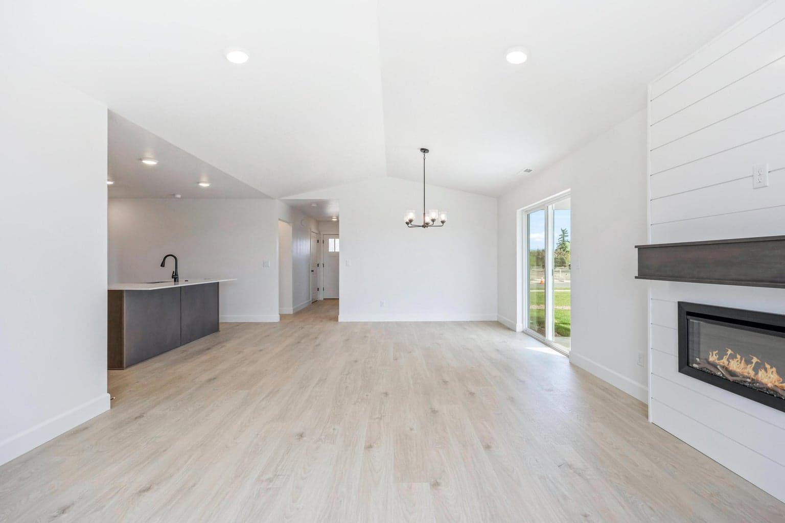 Photo of 1050 NW Fairway Road 11 of 29