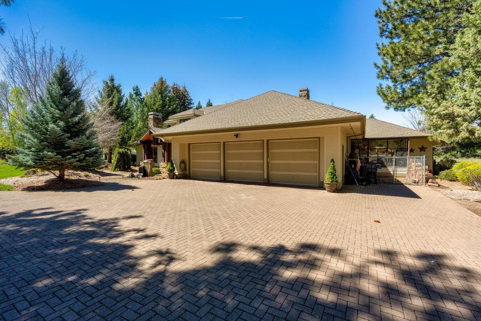 Oversized 3 Car Garage