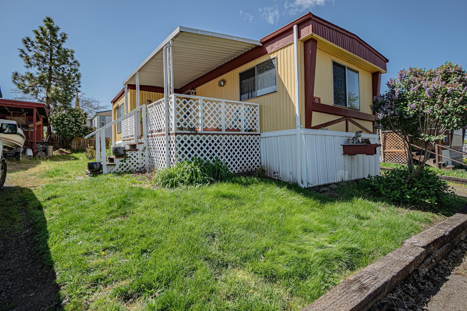 Photo of 421 Stevens 1 of 23