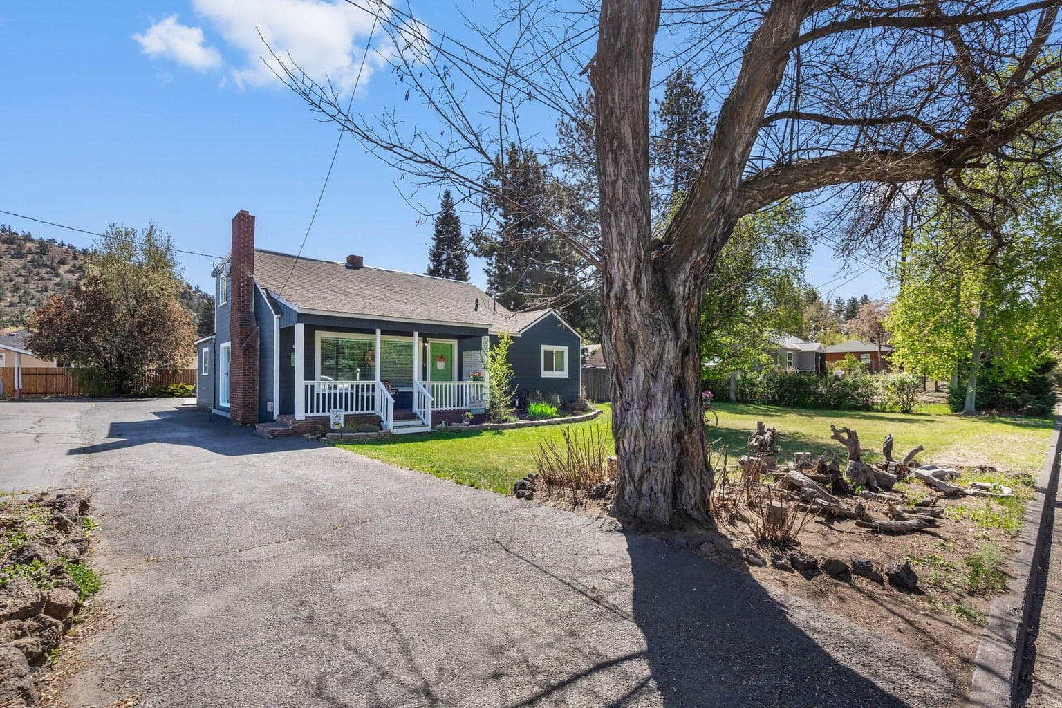 Photo of 924 9th 2 of 40