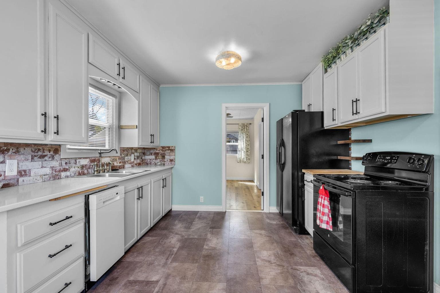 Photo of 924 NE 9th Street 15 of 41