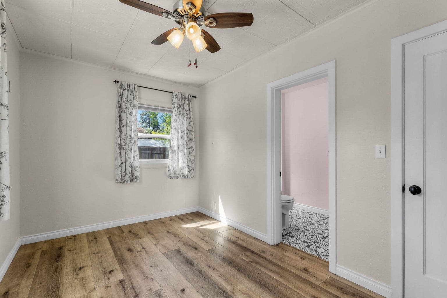 Photo of 924 NE 9th Street 20 of 41