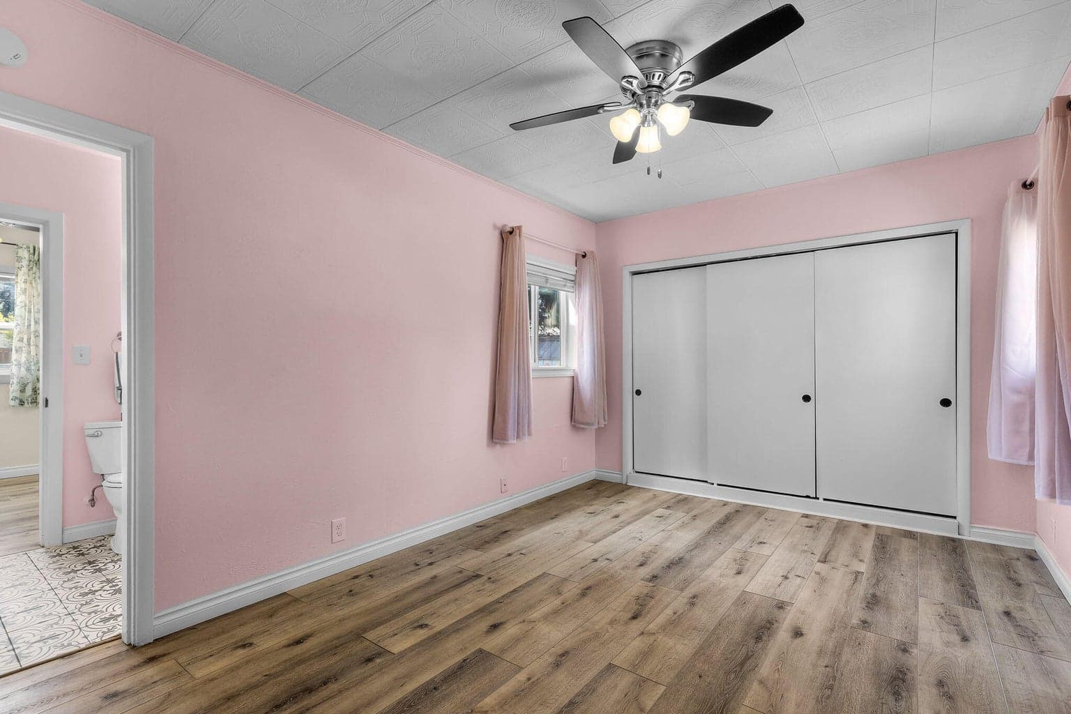 Photo of 924 NE 9th Street 23 of 41