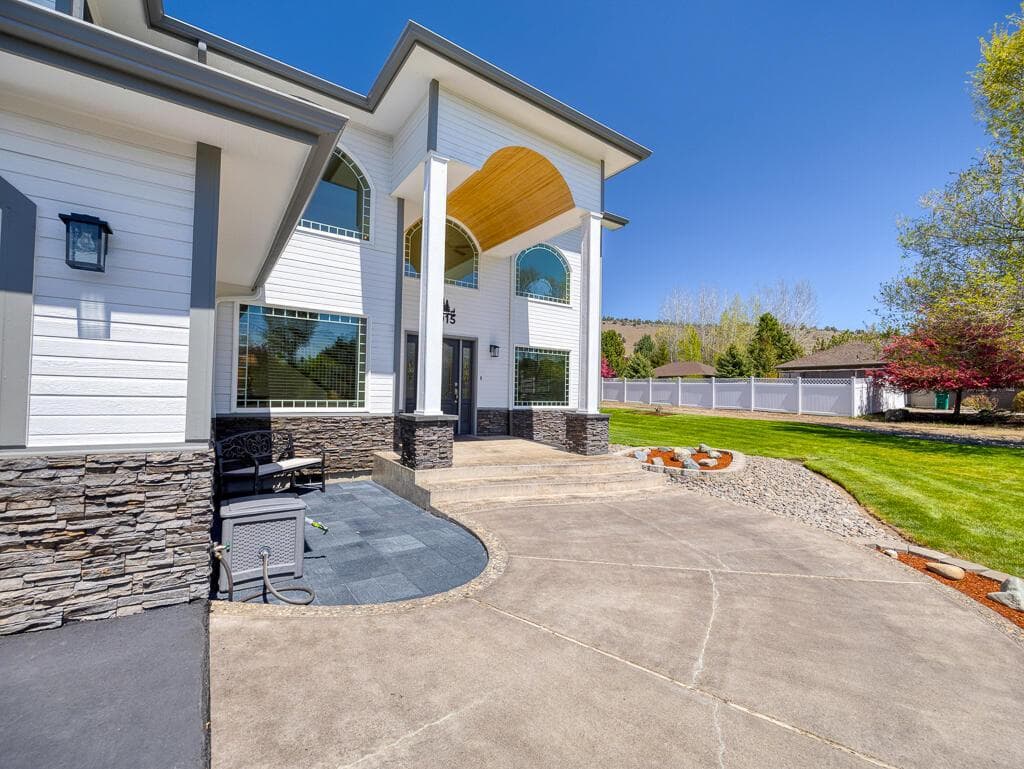 Photo of 9015 Arant 3 of 41