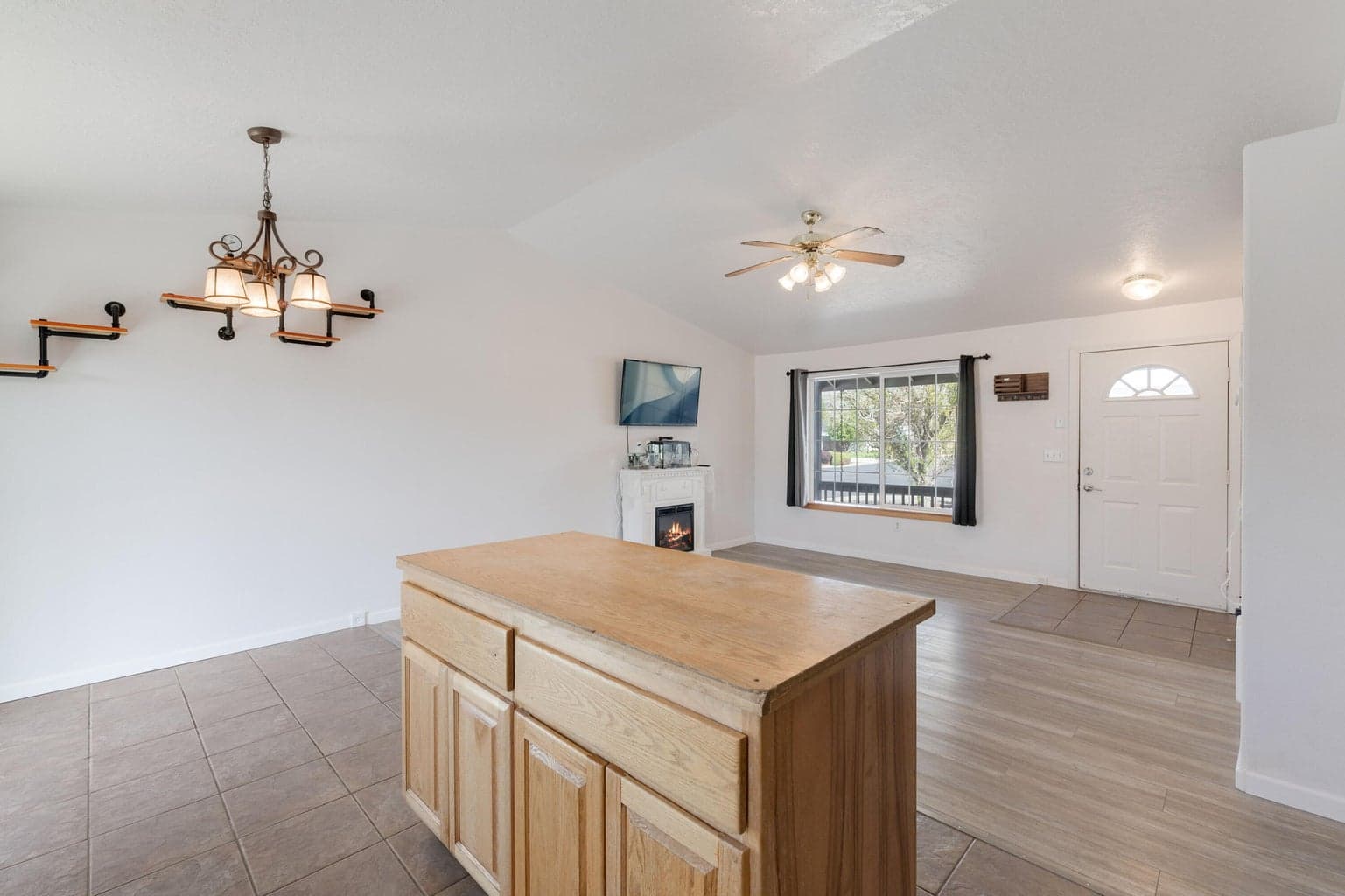 Photo of 906 Mahogany 5 of 32