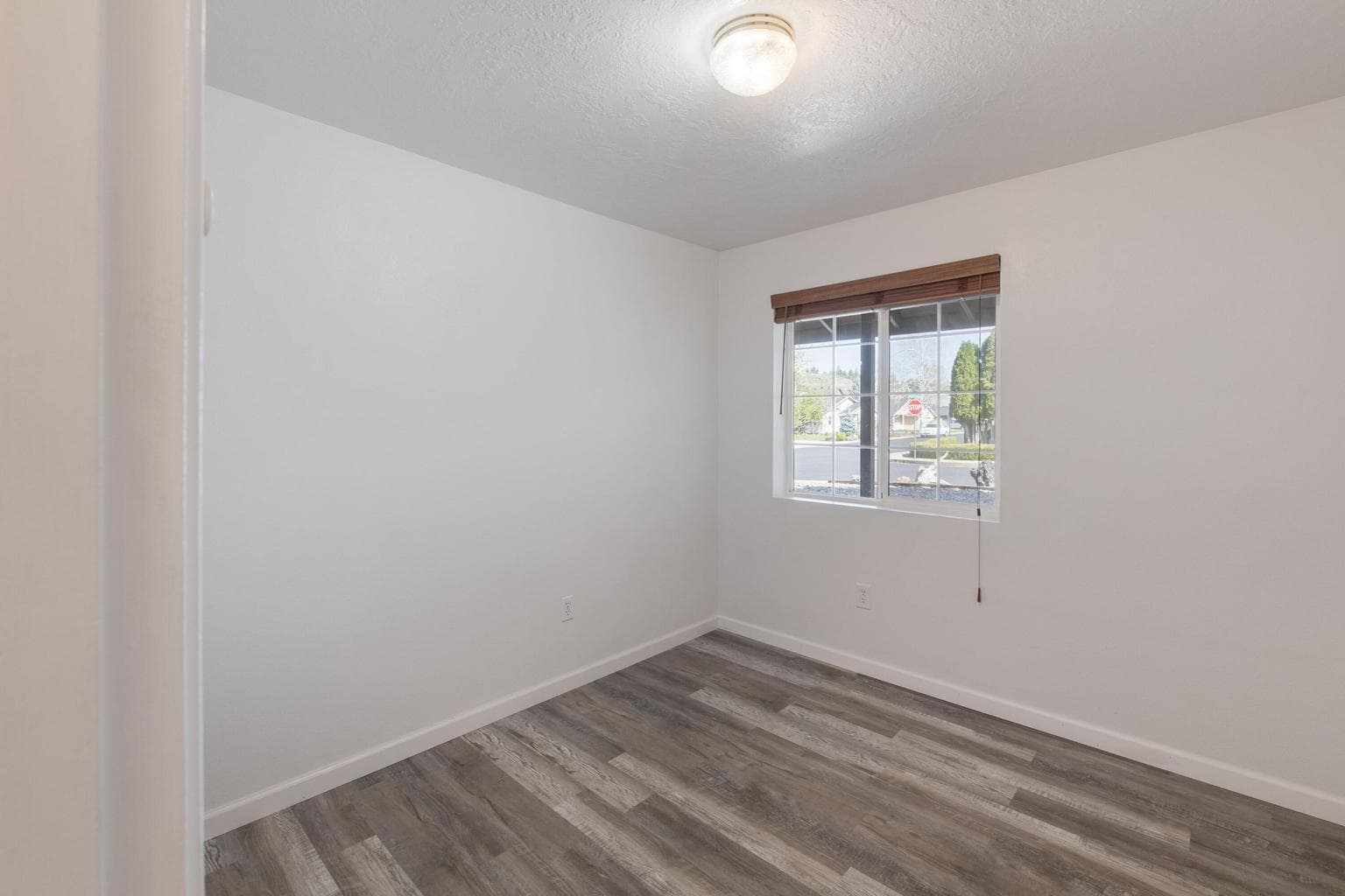 Photo of 906 NE Mahogany Street 12 of 32