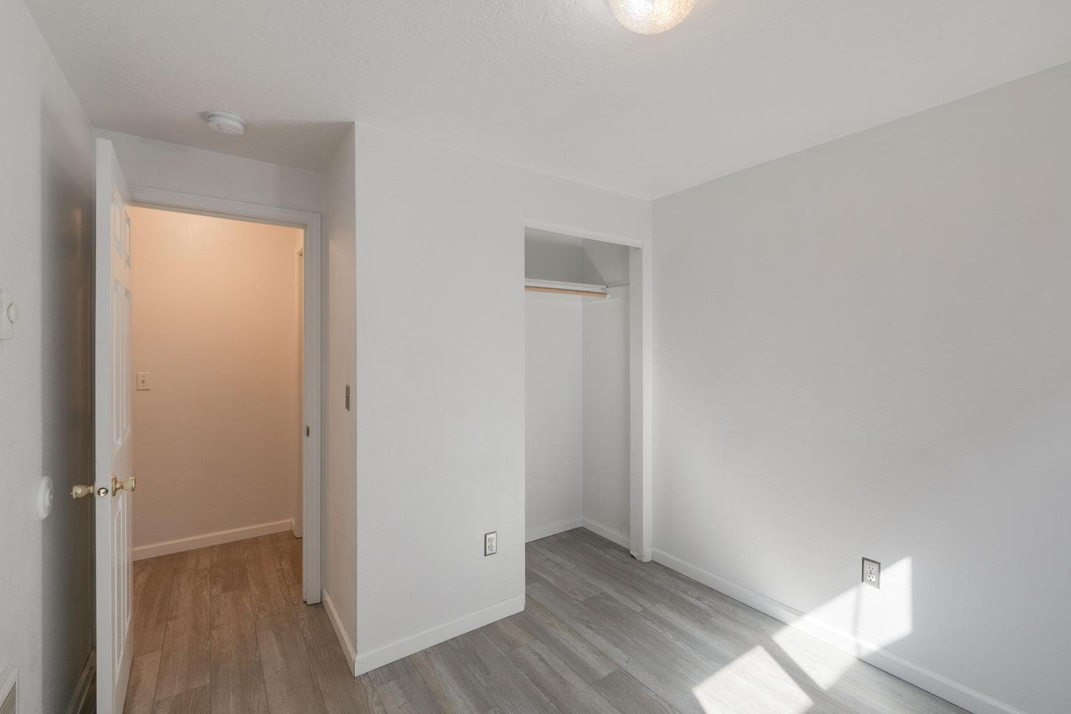 Photo of 906 NE Mahogany Street 14 of 32