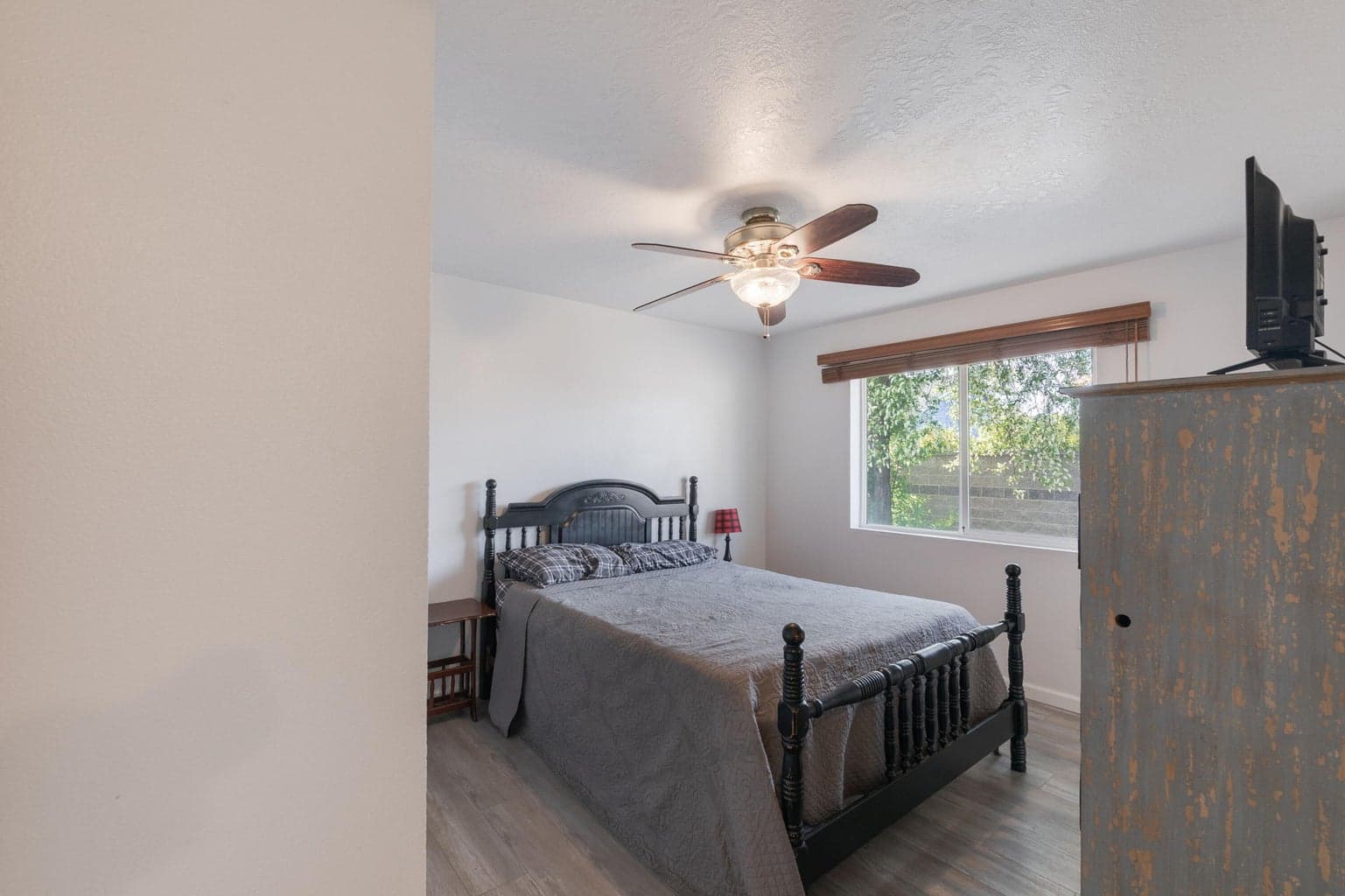 Photo of 906 NE Mahogany Street 15 of 32
