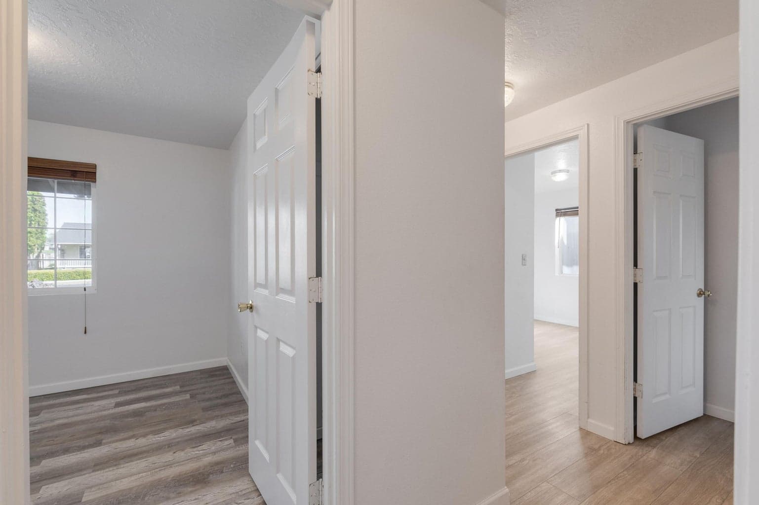 Photo of 906 NE Mahogany Street 11 of 32