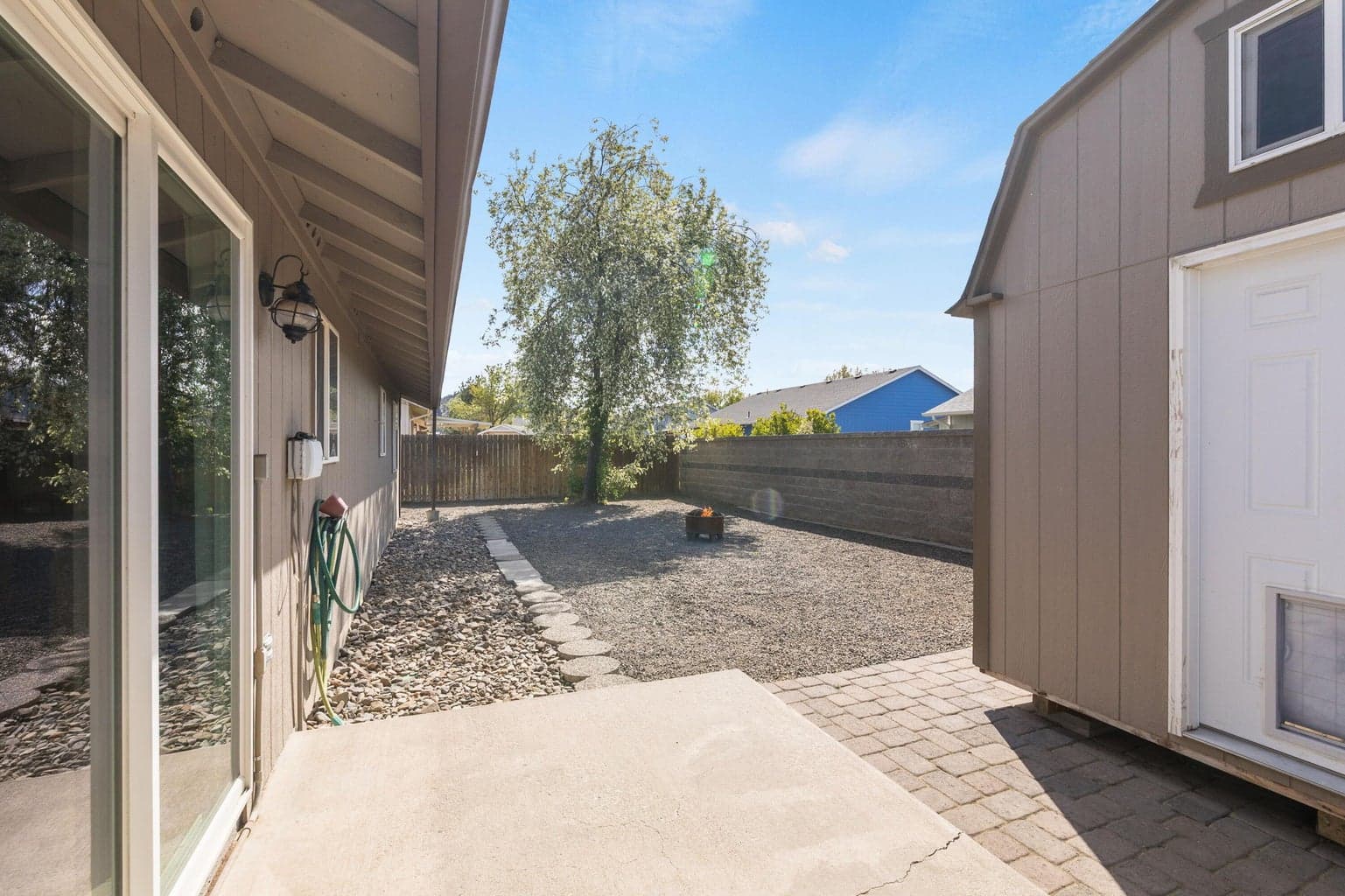 Photo of 906 NE Mahogany Street 21 of 32