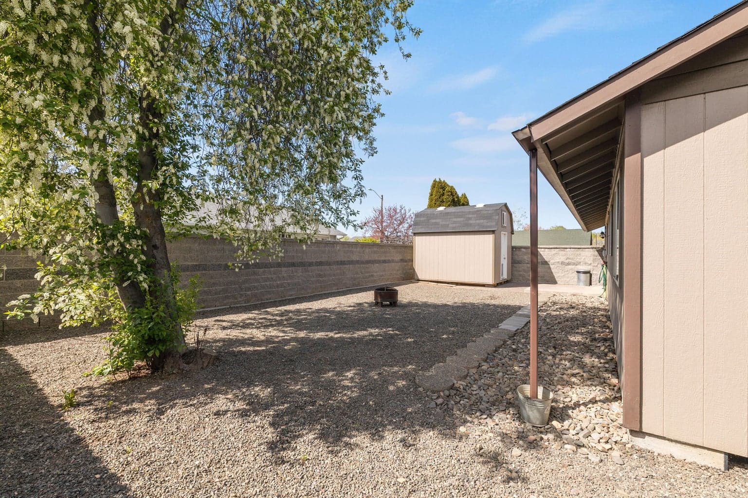 Photo of 906 NE Mahogany Street 26 of 32
