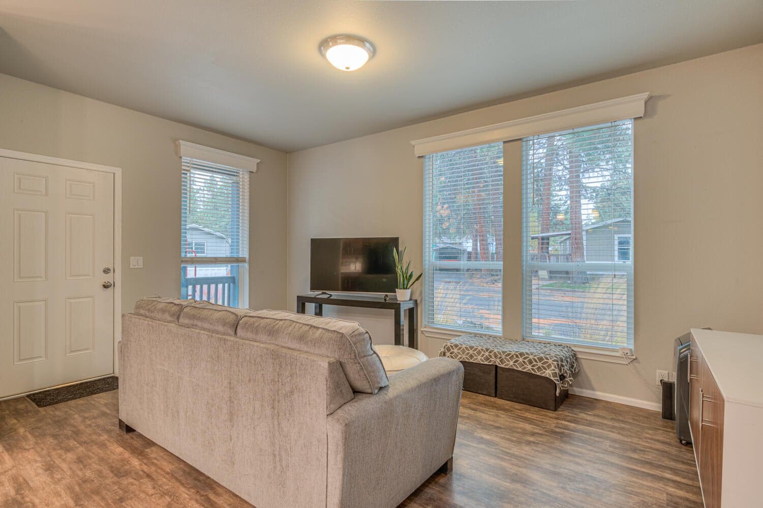 Photo of 61040 Queens Drive 5 of 23