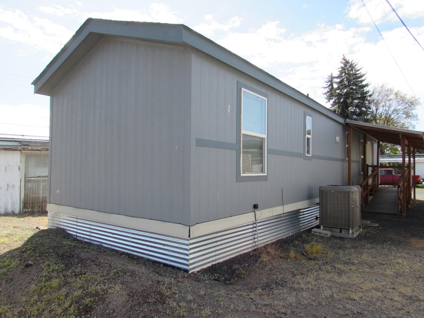 Photo of 1833 SW Canal Boulevard 6 of 20