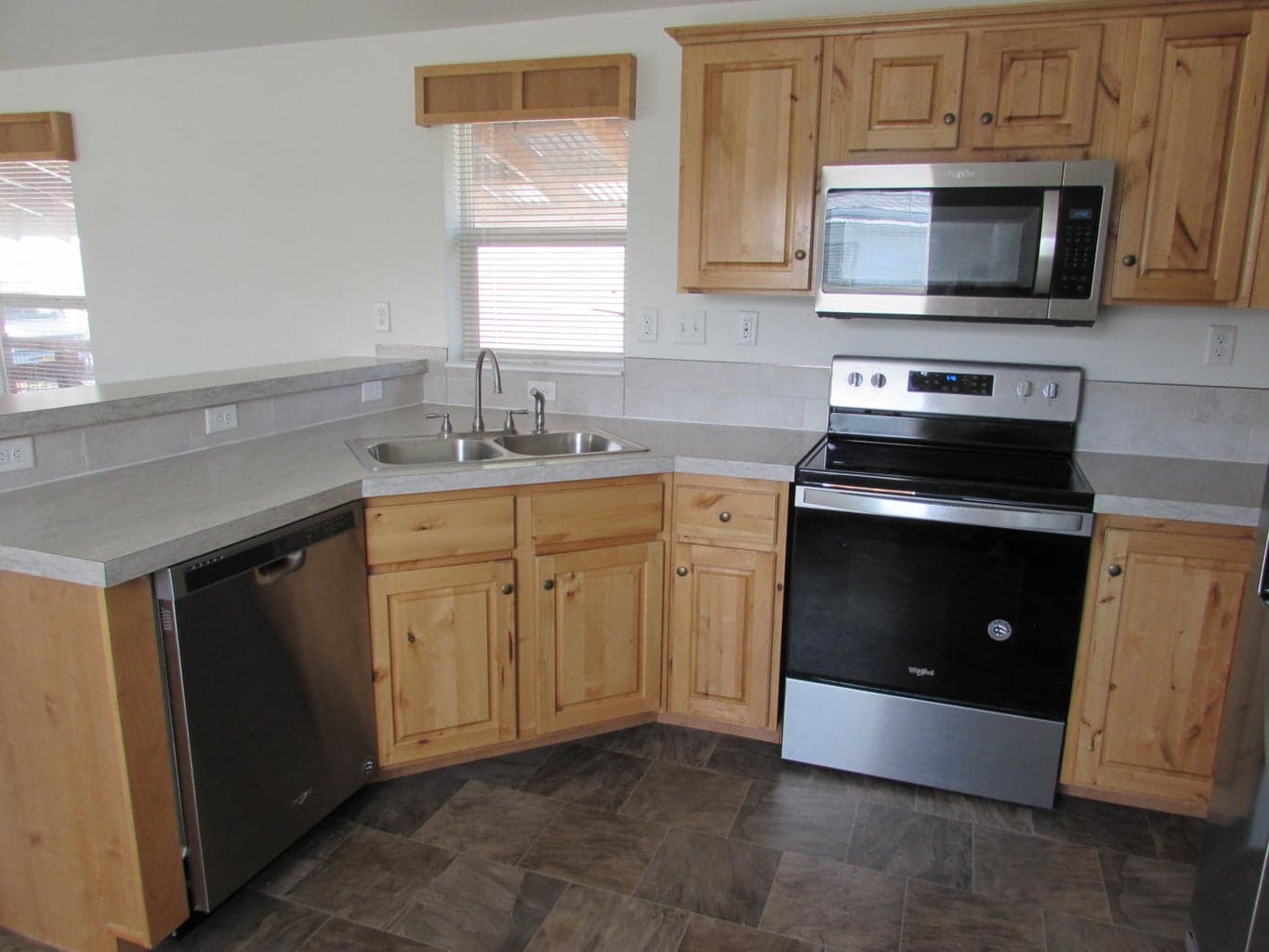 Photo of 1833 SW Canal Boulevard 10 of 20