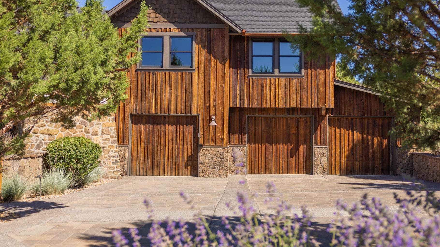 Spacious garage