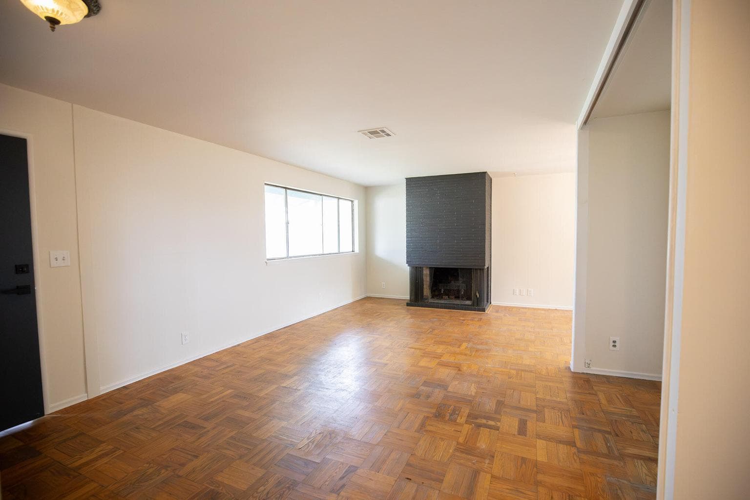 Photo of 10556 Wright 3 of 19