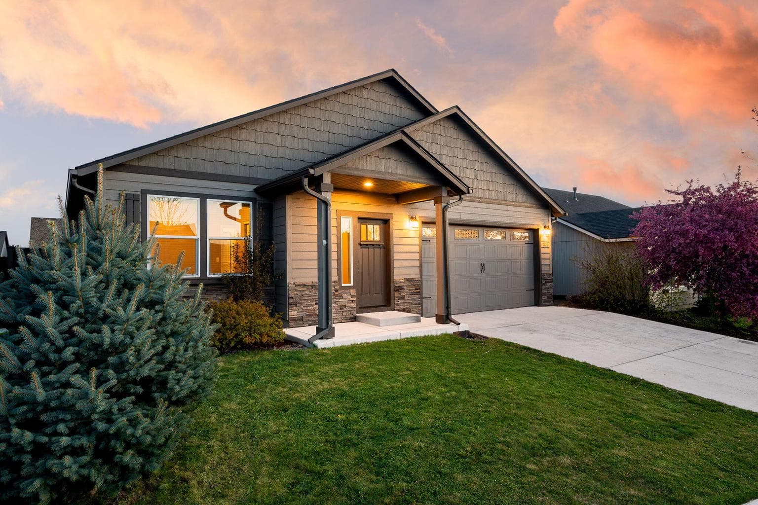 2426 Hemlock