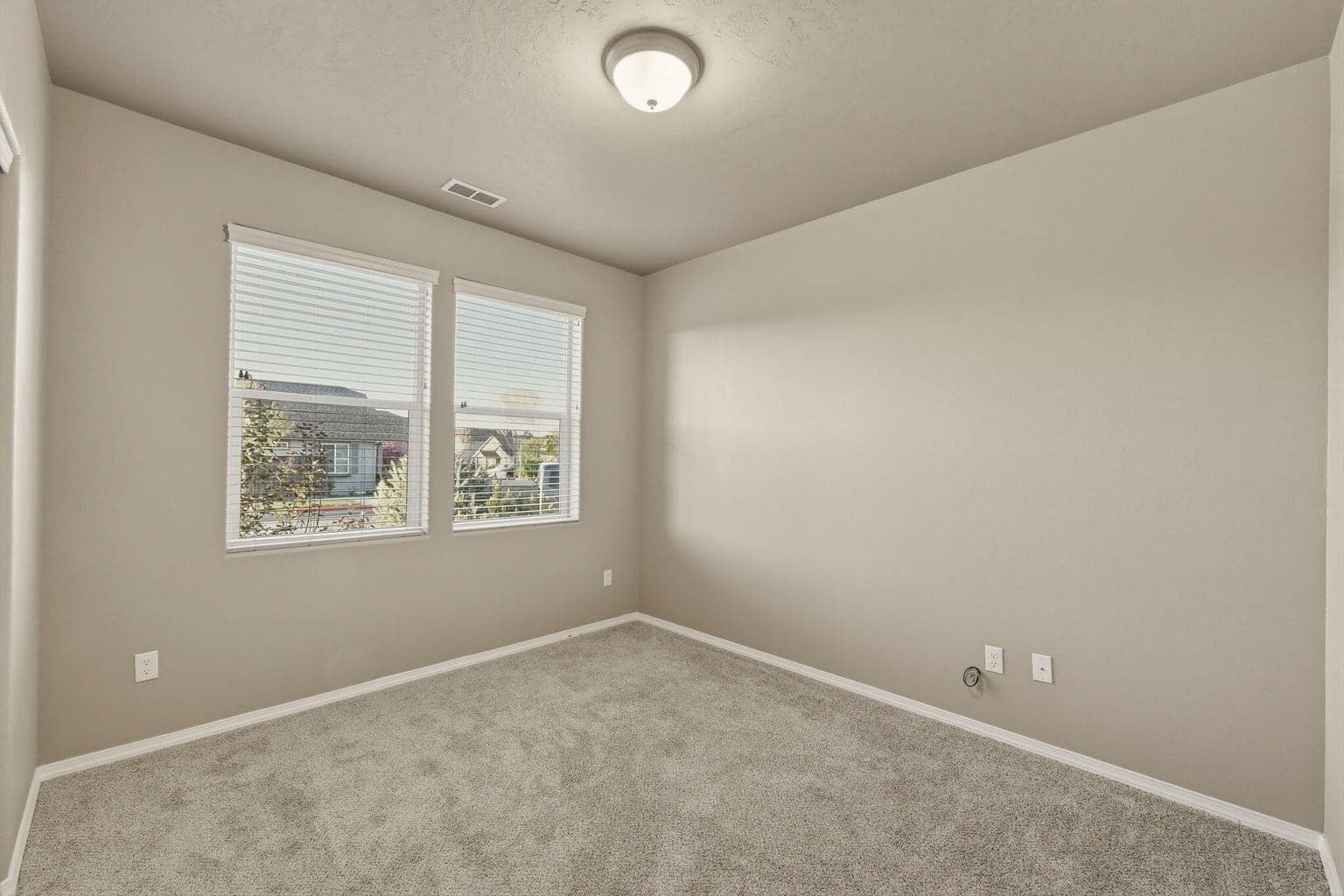 Photo of 2426 Hemlock 5 of 31