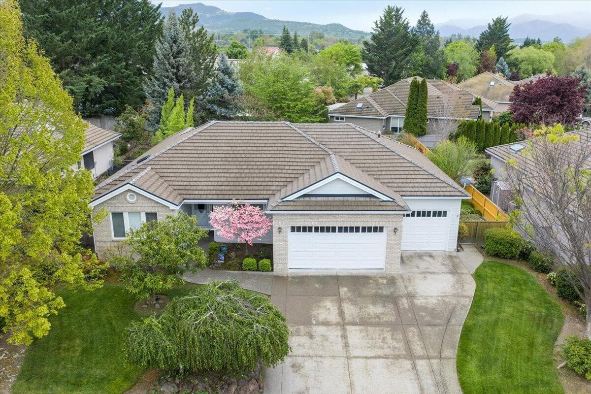 747 Eastridge