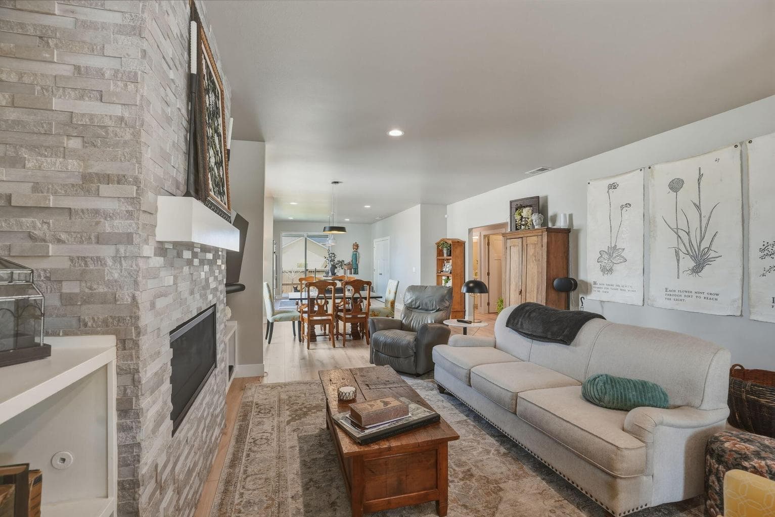 Photo of 20546 Aberdeen 4 of 39