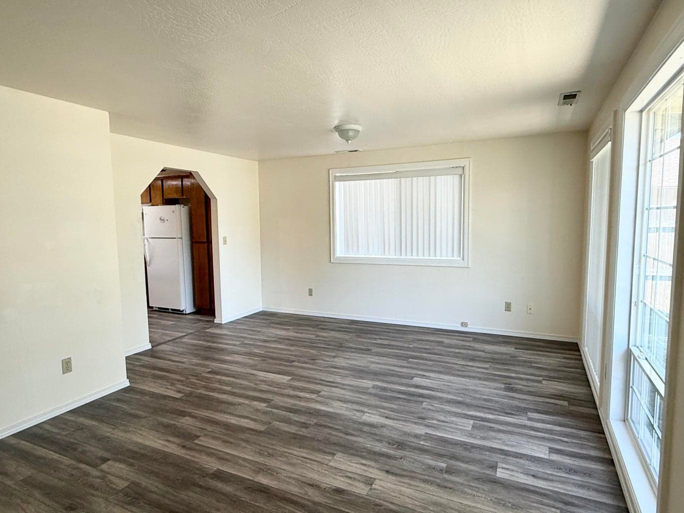 Photo of 3015 Milhoan 3 of 20
