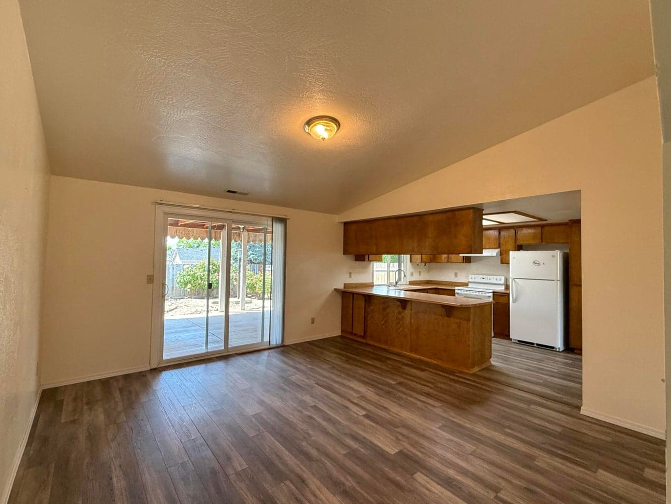 Photo of 3015 Milhoan 4 of 20