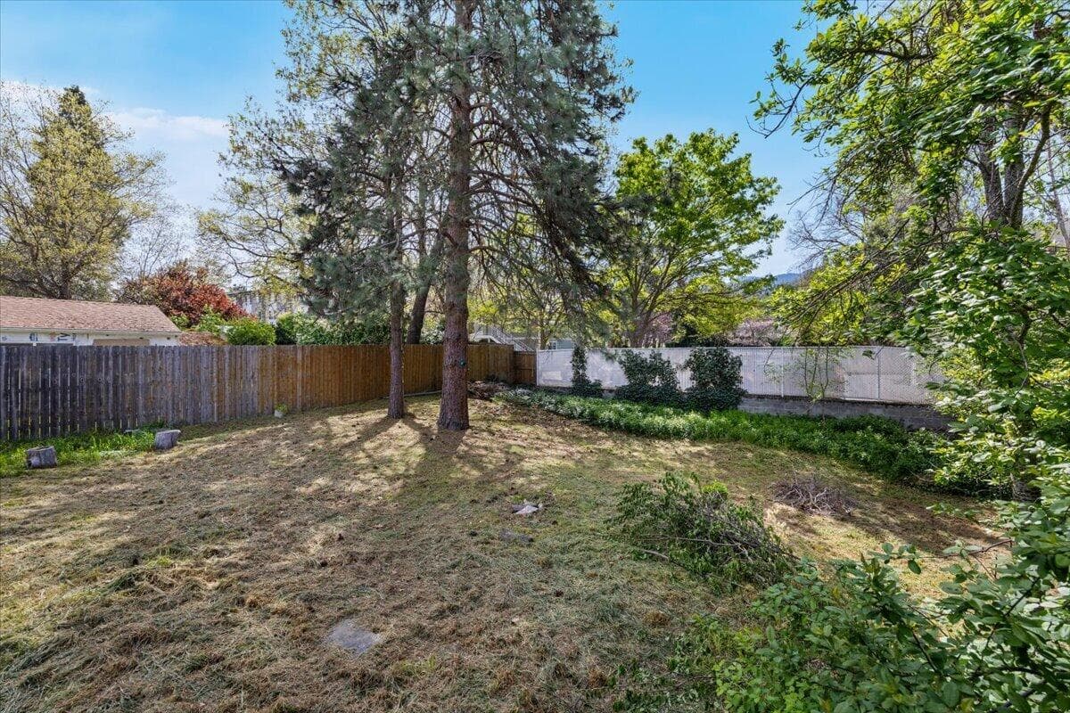 Photo of 1628 Parker 2 of 5