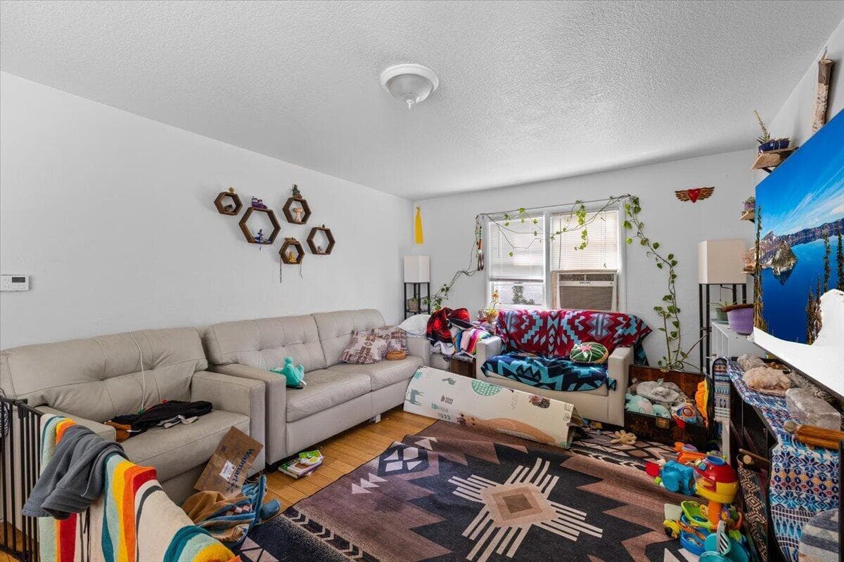 Photo of 1628 Parker 3 of 5