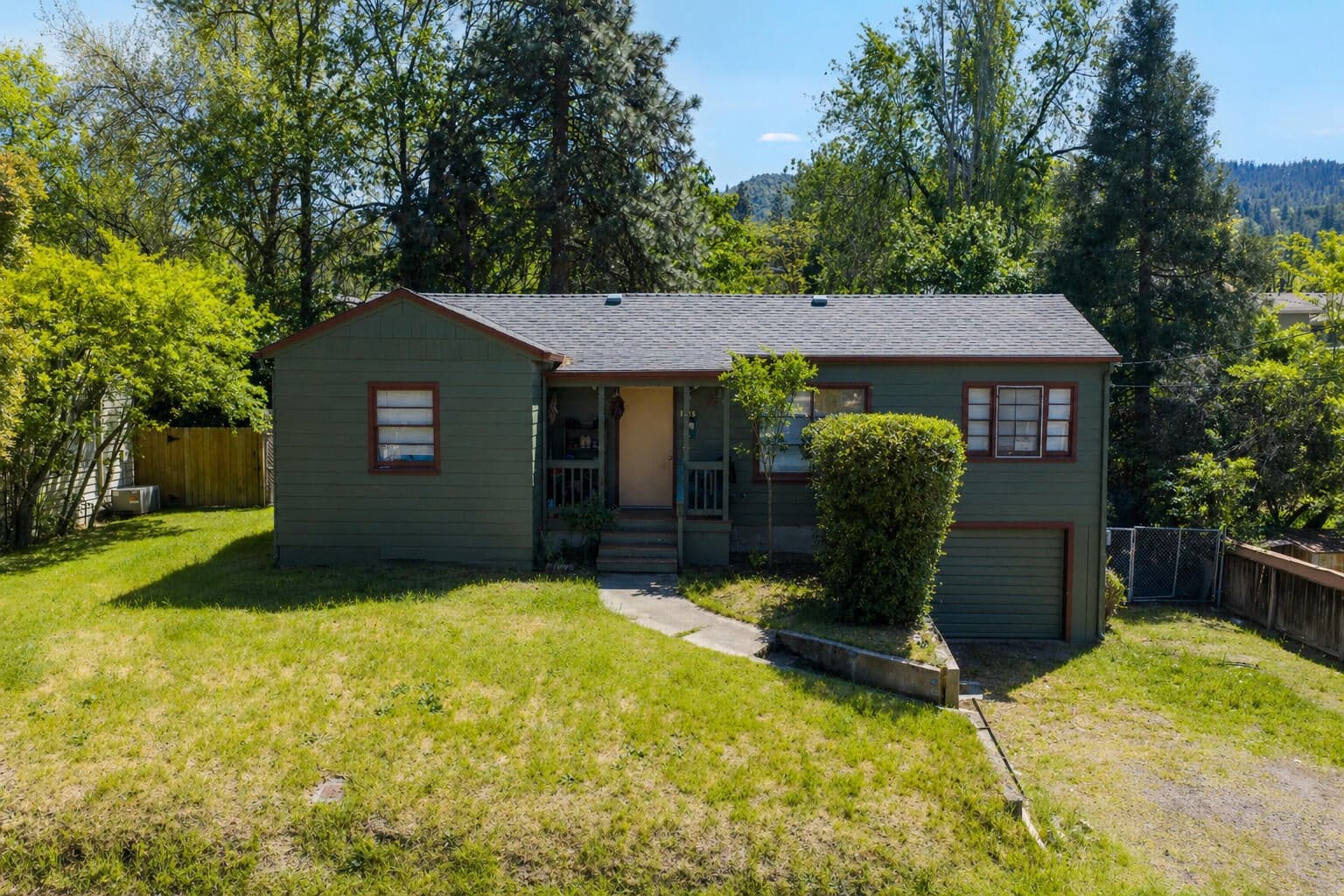 Photo of 1628 Parker 1 of 5