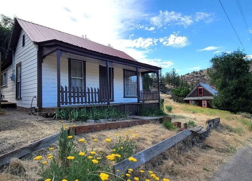126 Nelson, Mitchell, 97750