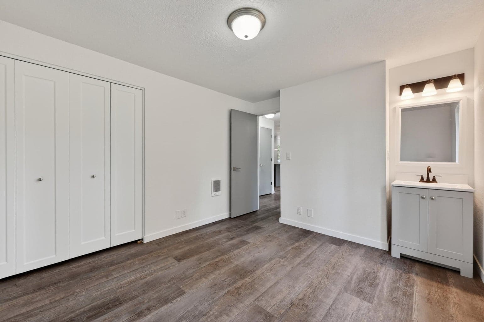 second bedroom with en suite