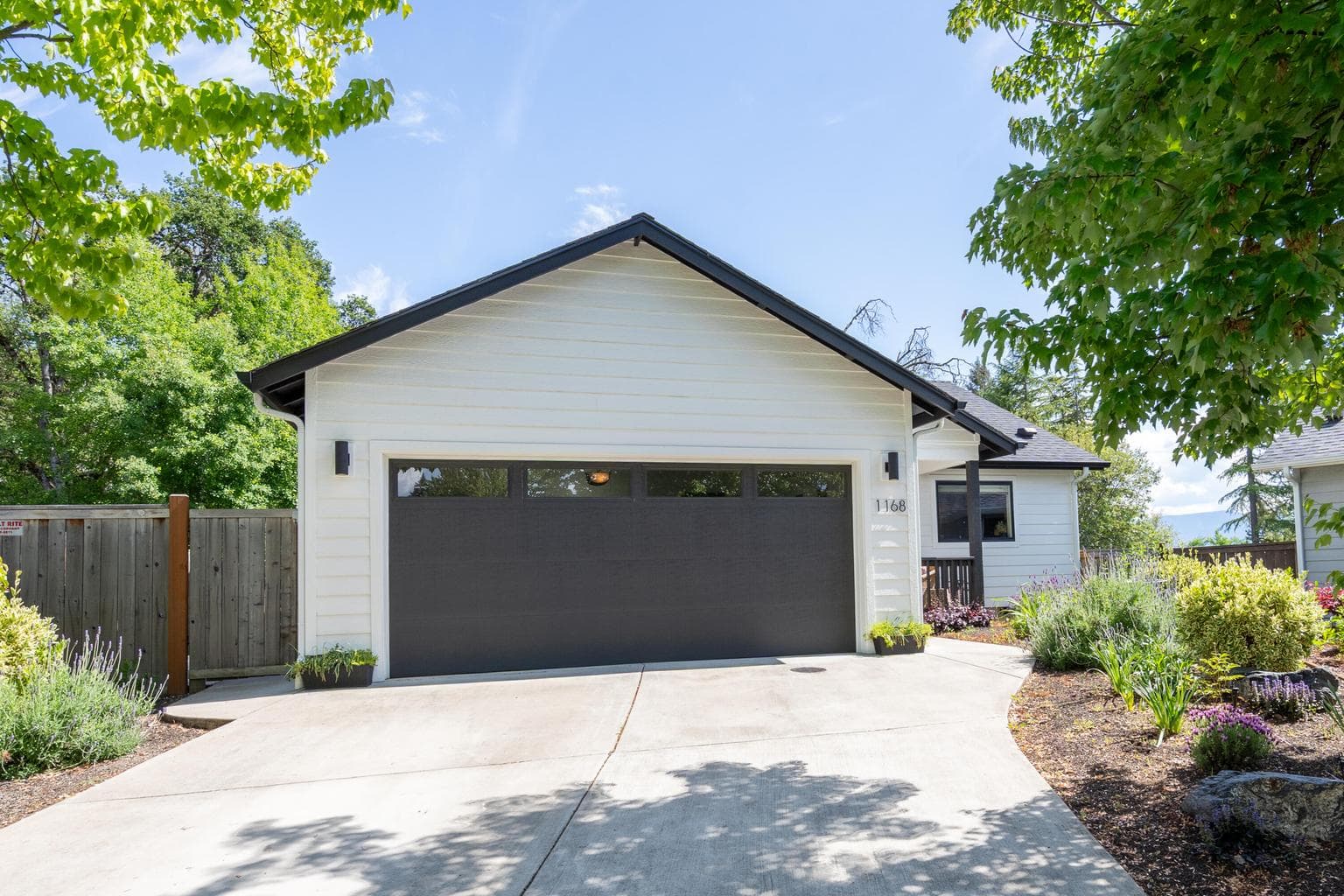 Photo of 1168 Bonney Doon 2 of 67