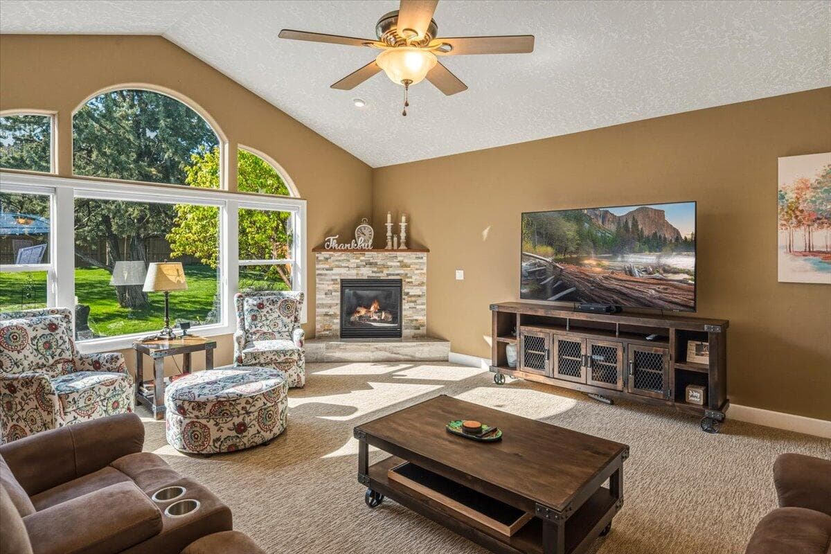 Photo of 4010 SW Majestic Avenue 7 of 55