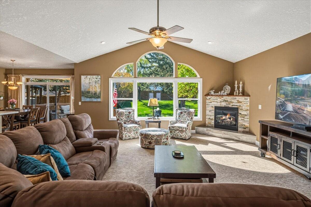 Photo of 4010 SW Majestic Avenue 8 of 55