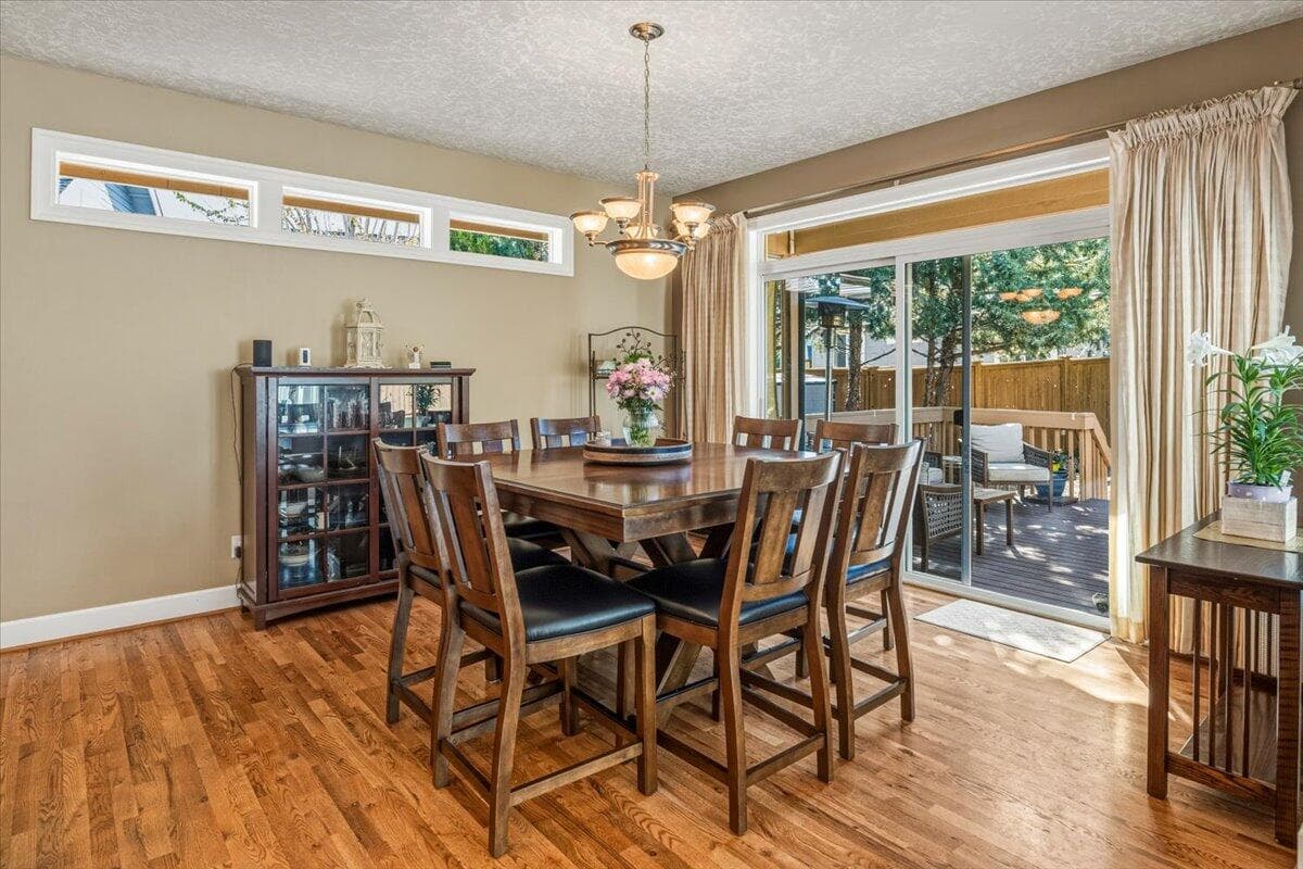Photo of 4010 SW Majestic Avenue 10 of 55