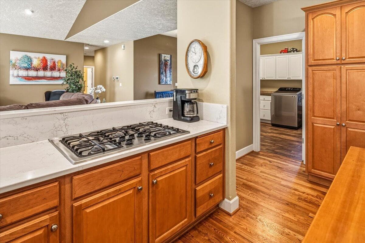 Photo of 4010 SW Majestic Avenue 14 of 55