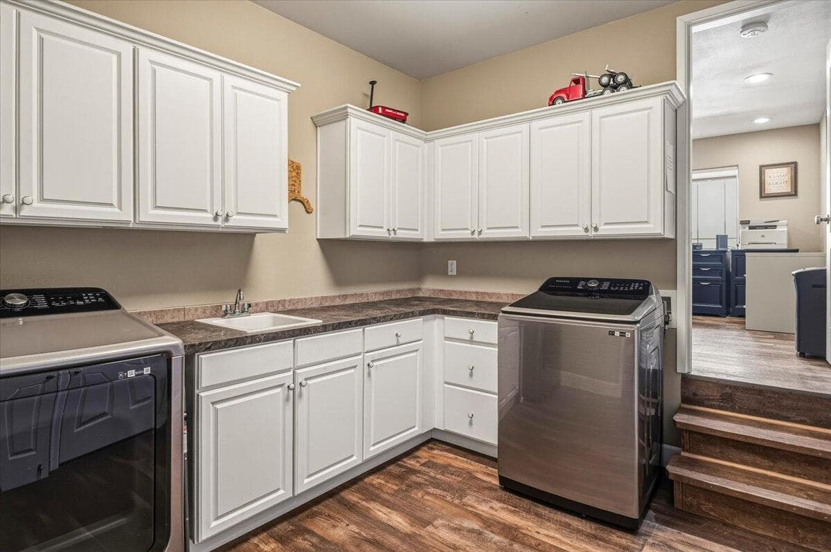 Photo of 4010 SW Majestic Avenue 16 of 55