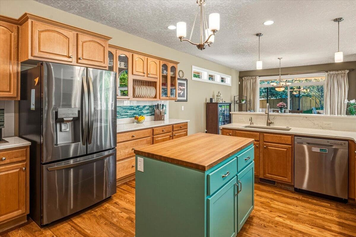 Photo of 4010 SW Majestic Avenue 17 of 55