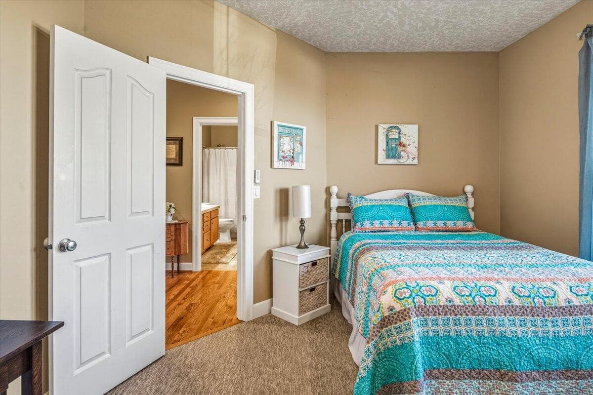 Photo of 4010 SW Majestic Avenue 21 of 55