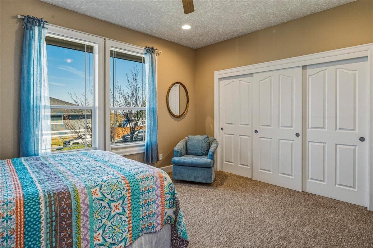 Photo of 4010 SW Majestic Avenue 22 of 55