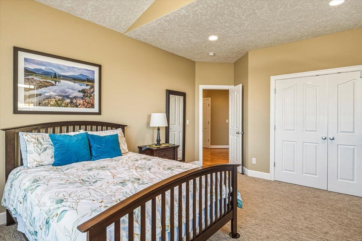 Photo of 4010 SW Majestic Avenue 23 of 55