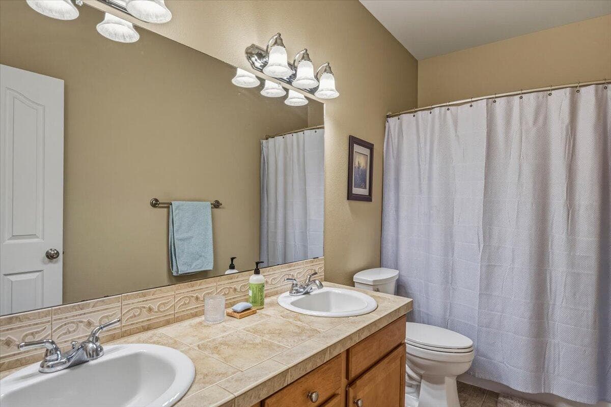 Photo of 4010 SW Majestic Avenue 24 of 55