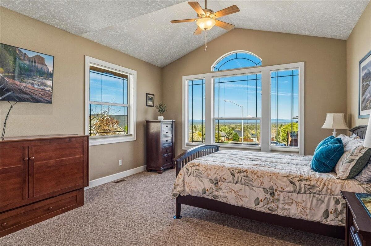 Photo of 4010 SW Majestic Avenue 25 of 55