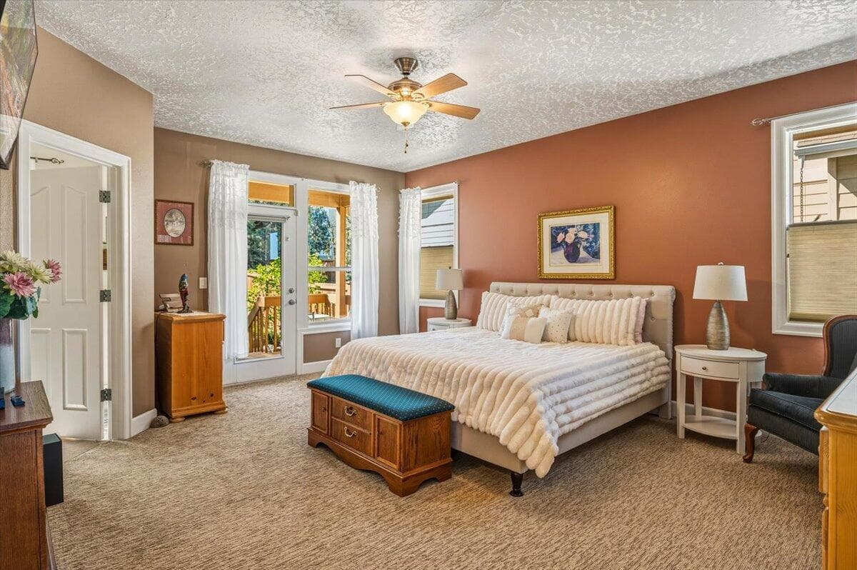 Photo of 4010 SW Majestic Avenue 26 of 55