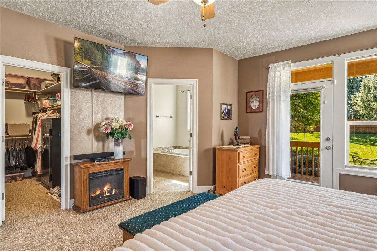 Photo of 4010 SW Majestic Avenue 27 of 55