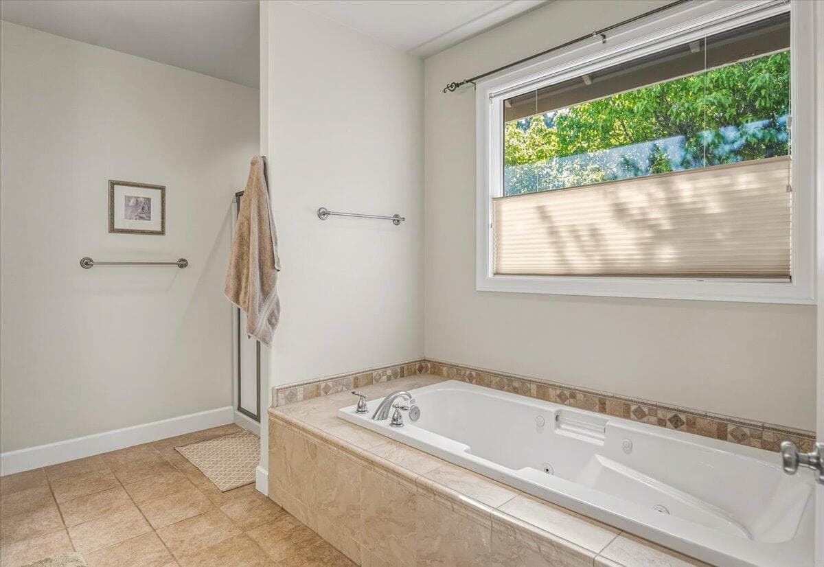 Photo of 4010 SW Majestic Avenue 29 of 55